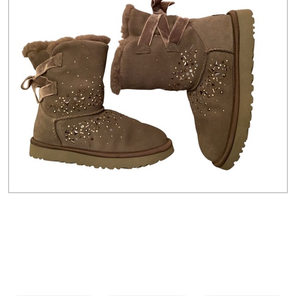 UGG CLASSIC GALAXY BLING SHORT BAILEY BOW CHARCOAL SUEDE BOOTS Size 7 - Picture 1 of 7